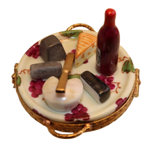 Lade das Bild in den Galerie-Viewer, SKU-Nr. 10002 – Käse in Hülle und Fülle mit ihrem Bordeaux.