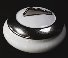 Lade das Bild in den Galerie-Viewer, SKU# 20072 Wolken Runde Box Platin