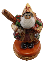 Lade das Bild in den Galerie-Viewer, Artikelnummer 3332 - Provenzalischer Weihnachtsmann von Lynn Haney