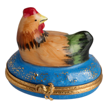 Cargar imagen en el visor de la galería, SKU# 3374 - Gallina sobre base azul