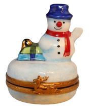 Lade das Bild in den Galerie-Viewer, SKU# 3583 - Schneemann mit Geschenken