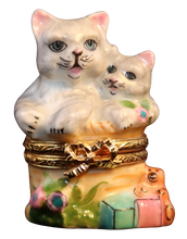 Lade das Bild in den Galerie-Viewer, SKU# 36009 - Kätzchen im Korb