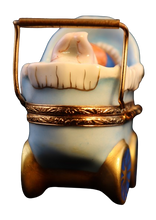 Lade das Bild in den Galerie-Viewer, SKU# 36025 - Baby Junge im Kinderwagen