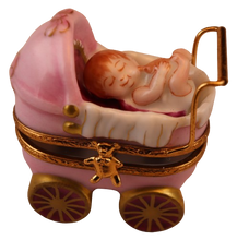 Lade das Bild in den Galerie-Viewer, SKU# 36026 - Baby Mädchen im Kinderwagen