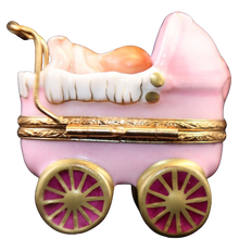 Lade das Bild in den Galerie-Viewer, SKU# 36026 - Baby Mädchen im Kinderwagen