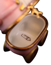 Cargar imagen en el visor de la galería, SKU# 36026 - Niña en cochecito de bebé