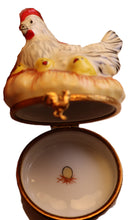 Load image into Gallery viewer, SKU# 36046 - White Hen with her chicks