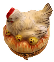 Load image into Gallery viewer, SKU# 36046 - White Hen with her chicks