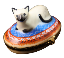 Load image into Gallery viewer, SKU# 6021 - Siamese Cat