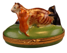 Cargar imagen en el visor de la galería, SKU# 6030 - Gatitos con gata madre