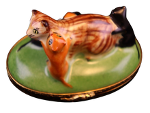 Cargar imagen en el visor de la galería, SKU# 6030 - Gatitos con gata madre