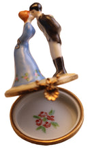 Load image into Gallery viewer, SKU# 6366 - Kissing Couple