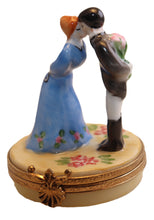 Cargar imagen en el visor de la galería, SKU# 6366 - Pareja besándose