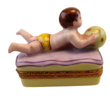 Cargar imagen en el visor de la galería, SKU# 6425 - Bebé con pelota - (RETIRADO)