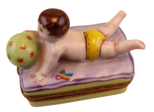 Cargar imagen en el visor de la galería, SKU# 6425 - Bebé con pelota - (RETIRADO)