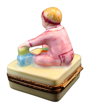 Cargar imagen en el visor de la galería, SKU# 6435 - Niña con bloques (RETIRADA)