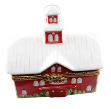 Cargar imagen en el visor de la galería, SKU# 6451 - Granero rojo grande con vaca