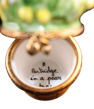 Lade das Bild in den Galerie-Viewer, SKU# 6929 - Rebhuhn in einem Birnbaum