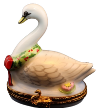 Cargar imagen en el visor de la galería, SKU# 6935 - Siete cisnes nadando