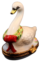 Cargar imagen en el visor de la galería, SKU# 6935 - Siete cisnes nadando