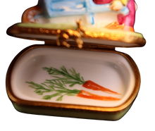 Cargar imagen en el visor de la galería, SKU# 6997 - Papá conejo y conejito en una carretilla