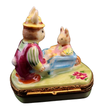 Cargar imagen en el visor de la galería, SKU# 6997 - Papá conejo y conejito en una carretilla