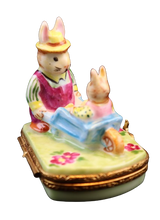 Cargar imagen en el visor de la galería, SKU# 6997 - Papá conejo y conejito en una carretilla