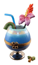 Lade das Bild in den Galerie-Viewer, SKU# 7118 - Frozen Daiquiri in einem blauen Glas
