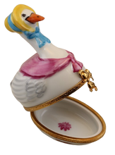 Cargar imagen en el visor de la galería, SKU# 7319 - Mamá Ganso con Chal