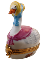 Cargar imagen en el visor de la galería, SKU# 7319 - Mamá Ganso con Chal