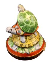 Cargar imagen en el visor de la galería, SKU# 7423 - Pila de tortugas