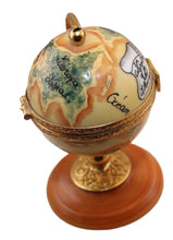 Load image into Gallery viewer, SKU# 7560B - Globe 2000