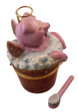 Cargar imagen en el visor de la galería, SKU# 7562 - Cerdito angelical en bañera