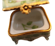 Lade das Bild in den Galerie-Viewer, SKU# 7566 - Armchair: Flower design