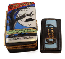 Lade das Bild in den Galerie-Viewer, SKU# 7618 - Videokassette: Fliegende Untertassen - (AUSGESTATTET)