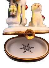 Lade das Bild in den Galerie-Viewer, Artikelnummer 7705 - Lynn Haney, eingeschneiter Weihnachtsmann