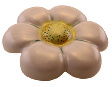 Cargar imagen en el visor de la galería, SKU# 7712 - Daisy 'Él me ama'