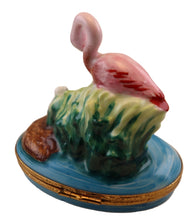 Cargar imagen en el visor de la galería, SKU# 7738 - Flamenco rosado en estanque azul.