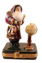 Cargar imagen en el visor de la galería, SKU# 7824 - Lynn Haney Papá Noel con globo