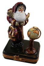 Cargar imagen en el visor de la galería, SKU# 7824 - Lynn Haney Papá Noel con globo