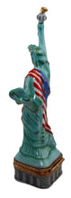 Lade das Bild in den Galerie-Viewer, SKU# 7842 - Freiheitsstatue mit Flagge