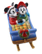 Lade das Bild in den Galerie-Viewer, SKU# 8518 - Mickey & Minnie in Sleigh - Disney © collection.