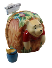 Lade das Bild in den Galerie-Viewer, SKU# 8528 - Pooh in Rabbit's Howse - Disney © collection.