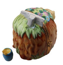 Load image into Gallery viewer, SKU# 8528 - Pooh in Rabbit's Howse - Disney© collection.