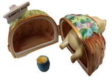 Lade das Bild in den Galerie-Viewer, SKU# 8528 - Pooh in Rabbit's Howse - Disney © collection.