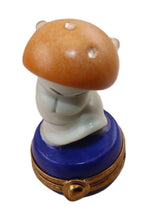 Lade das Bild in den Galerie-Viewer, SKU# 8537 - Fantasia Small Mushroom - Disney © collection