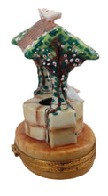 Lade das Bild in den Galerie-Viewer, SKU# 8542 - Snow White Wishing Well - Disney © collection