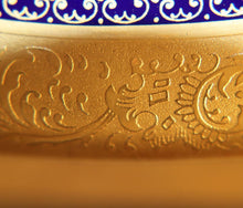 Cargar imagen en el visor de la galería, SKU# F15-A-GOLD-INCRUST Very Large Floral on Bleu de Four (Cobalt Blue) Round Box with Real Gold Incrustation with agate polishing finish.