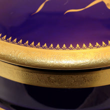 Cargar imagen en el visor de la galería, SKU# F15-GOLD-INCRUST Very Large Bleu de Four (Cobalt Blue) Round Box with Real Gold Incrustation with agate polishing finish.