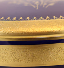 Cargar imagen en el visor de la galería, SKU# F15-GOLD-INCRUST Very Large Bleu de Four (Cobalt Blue) Round Box with Real Gold Incrustation with agate polishing finish.